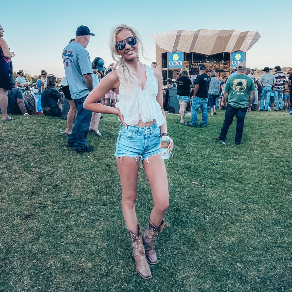 Meet your Posher, Cloie